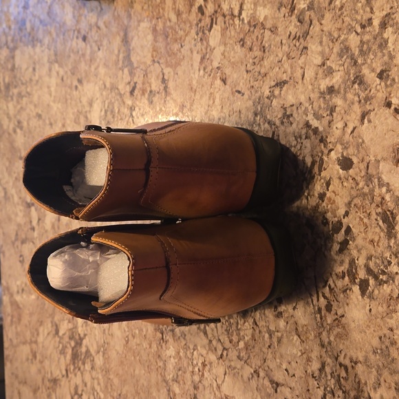 Propet boots - Picture 4 of 6